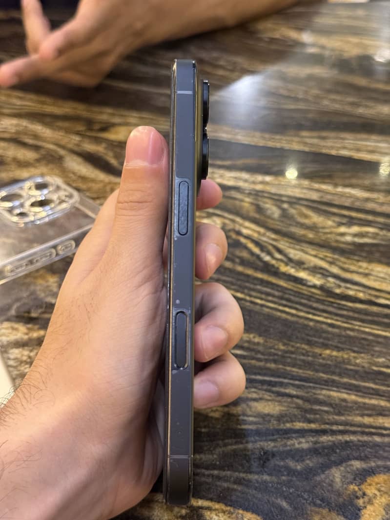 Apple iPhone 16 Pro 1