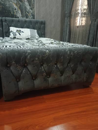2 single beds