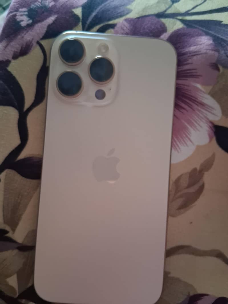 Apple iPhone 16 Pro Max 4