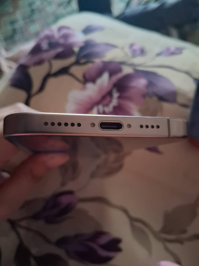 Apple iPhone 16 Pro Max 5