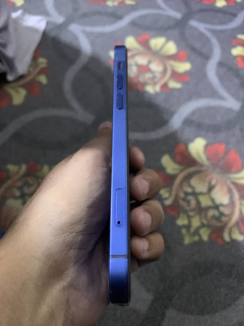Apple iPhone 12 simple 4