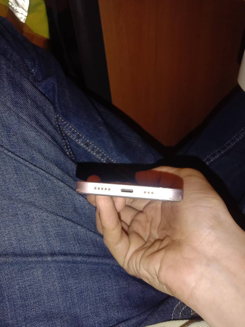 Apple iPhone 13 1