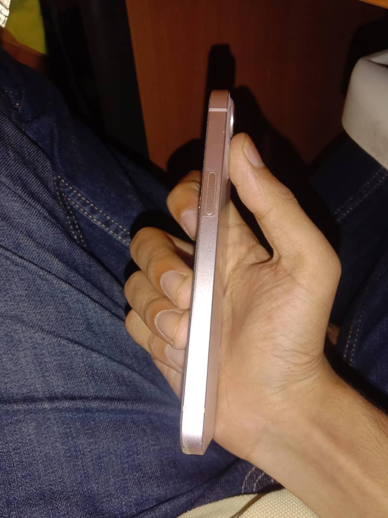 Apple iPhone 13 2