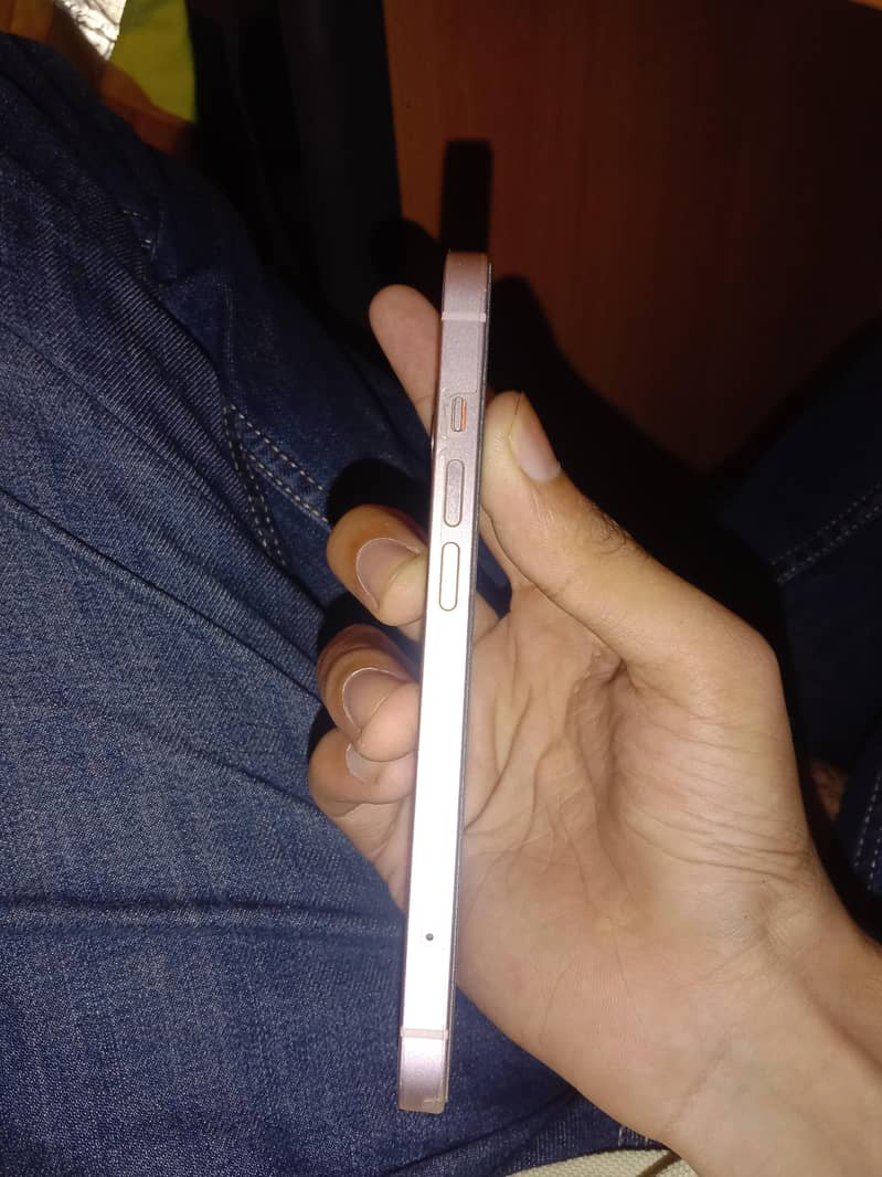 Apple iPhone 13 4