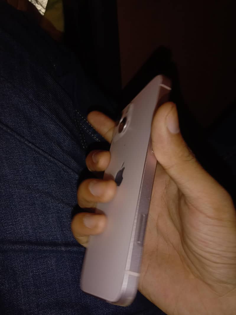 Apple iPhone 13 5