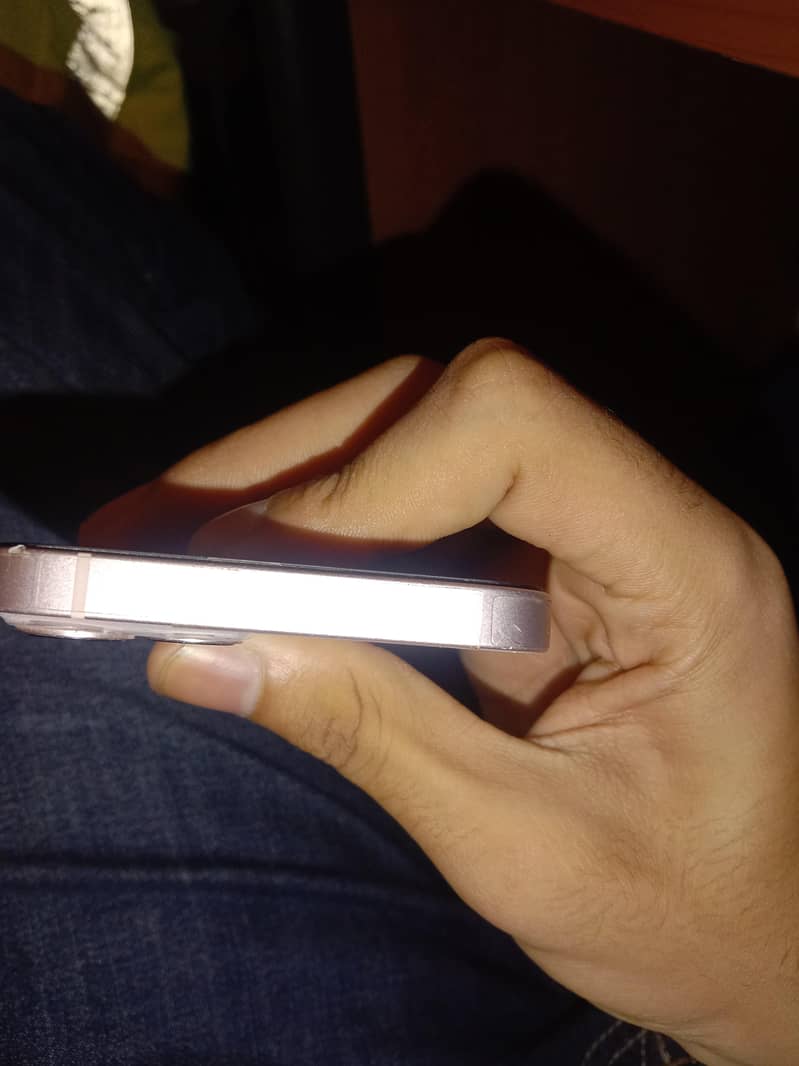 Apple iPhone 13 6
