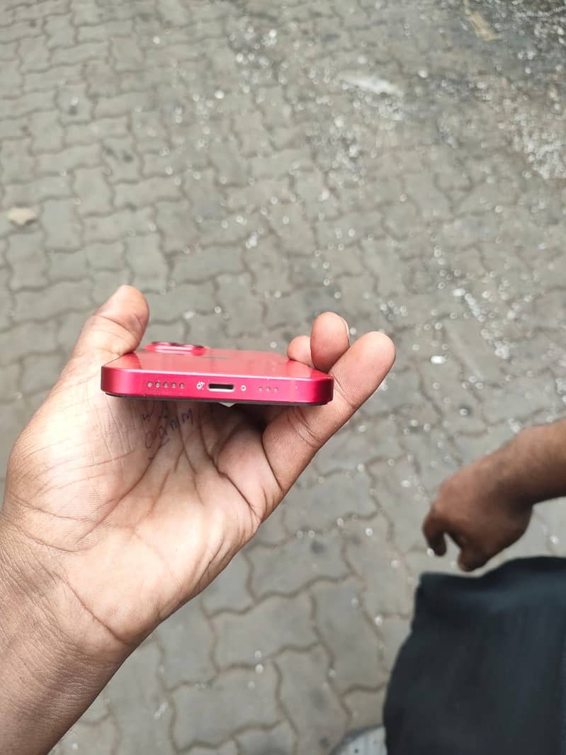 Apple iPhone 13 4