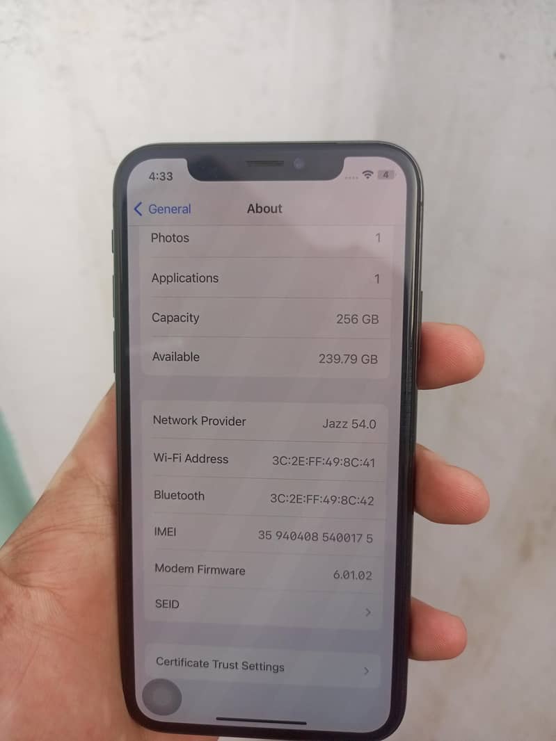 Apple iPhone X 4