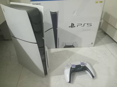 PS5 Slim Disc Edition – Barely Used| original box|hall effect con