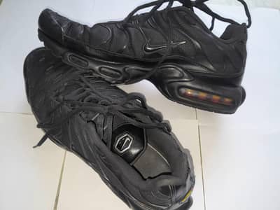 ORIGINAL NIKE AIR MAX PLUS (Tn) TRIPLE BLACK (WATSAAP NO 0330-2970101)