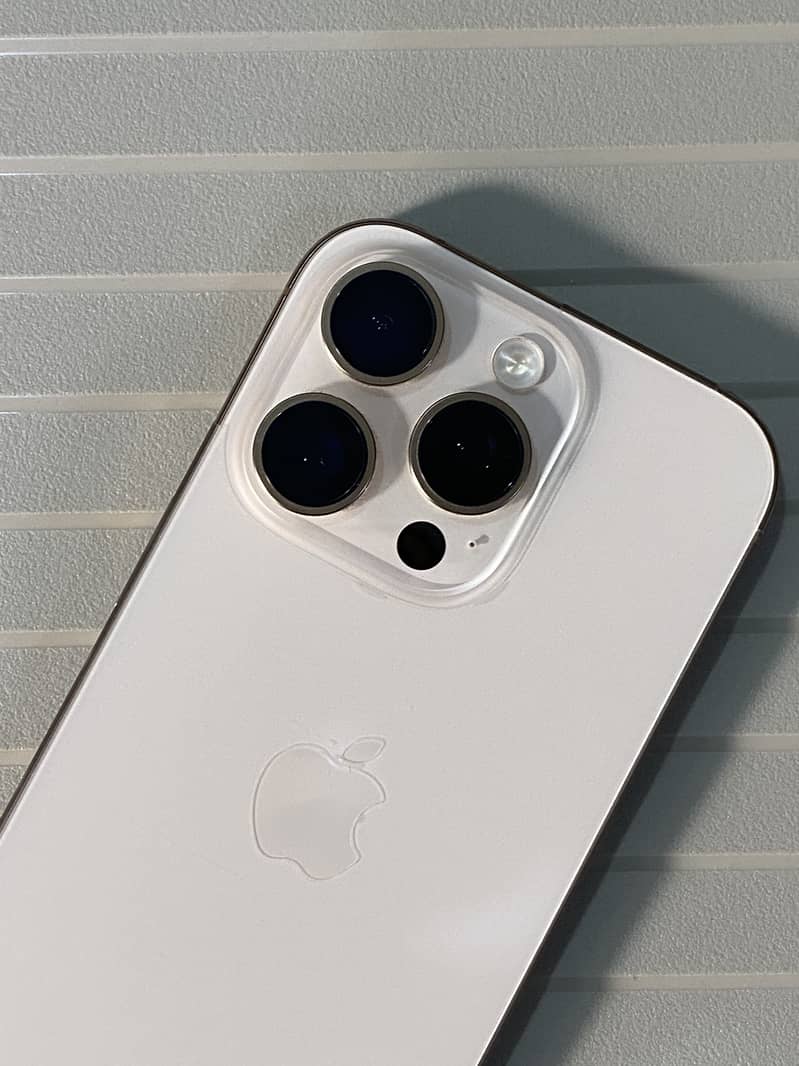 Apple iPhone 16 Pro 1