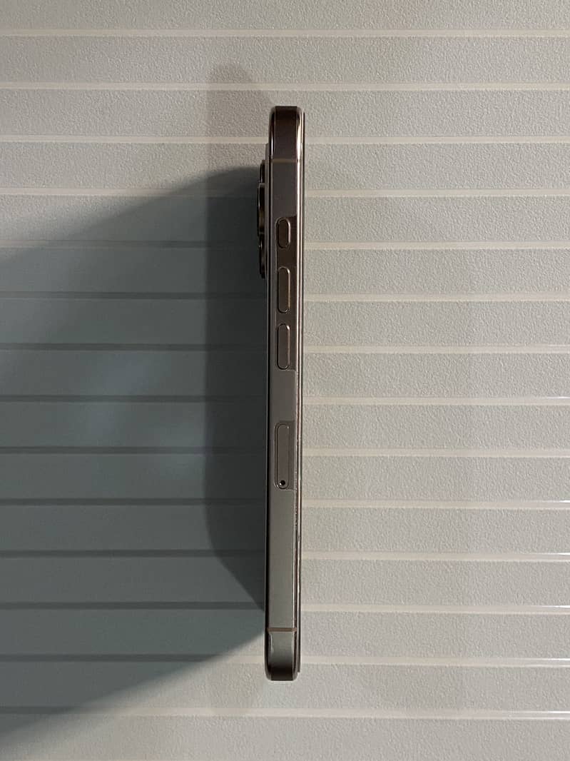 Apple iPhone 16 Pro 4