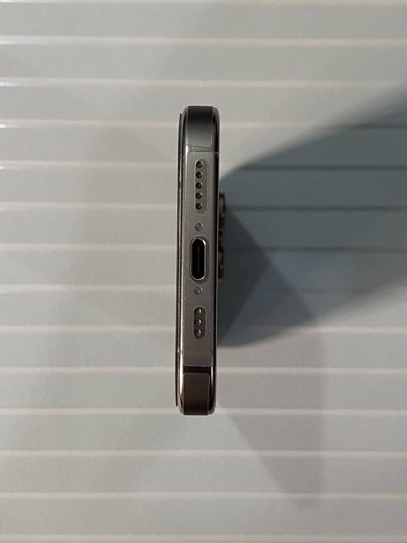 Apple iPhone 16 Pro 6