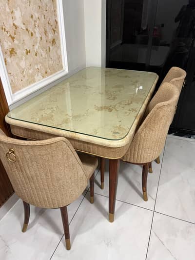 Dining Table with 6 chairs