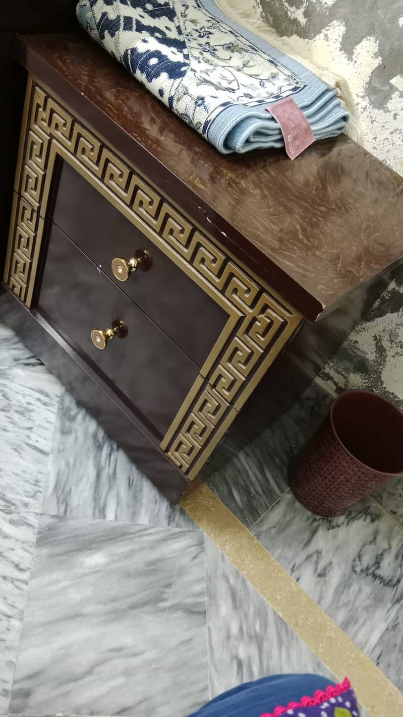 Bed dressing or side tables. 0