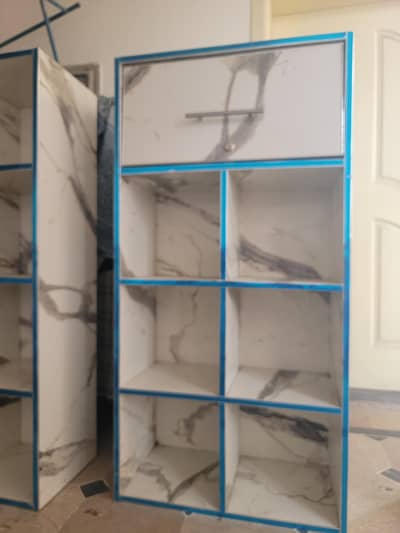 porlar saloon shop racks