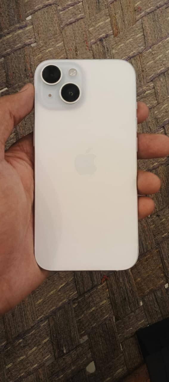Apple iPhone 15 4