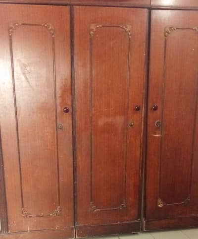 Three door lasani Almirah