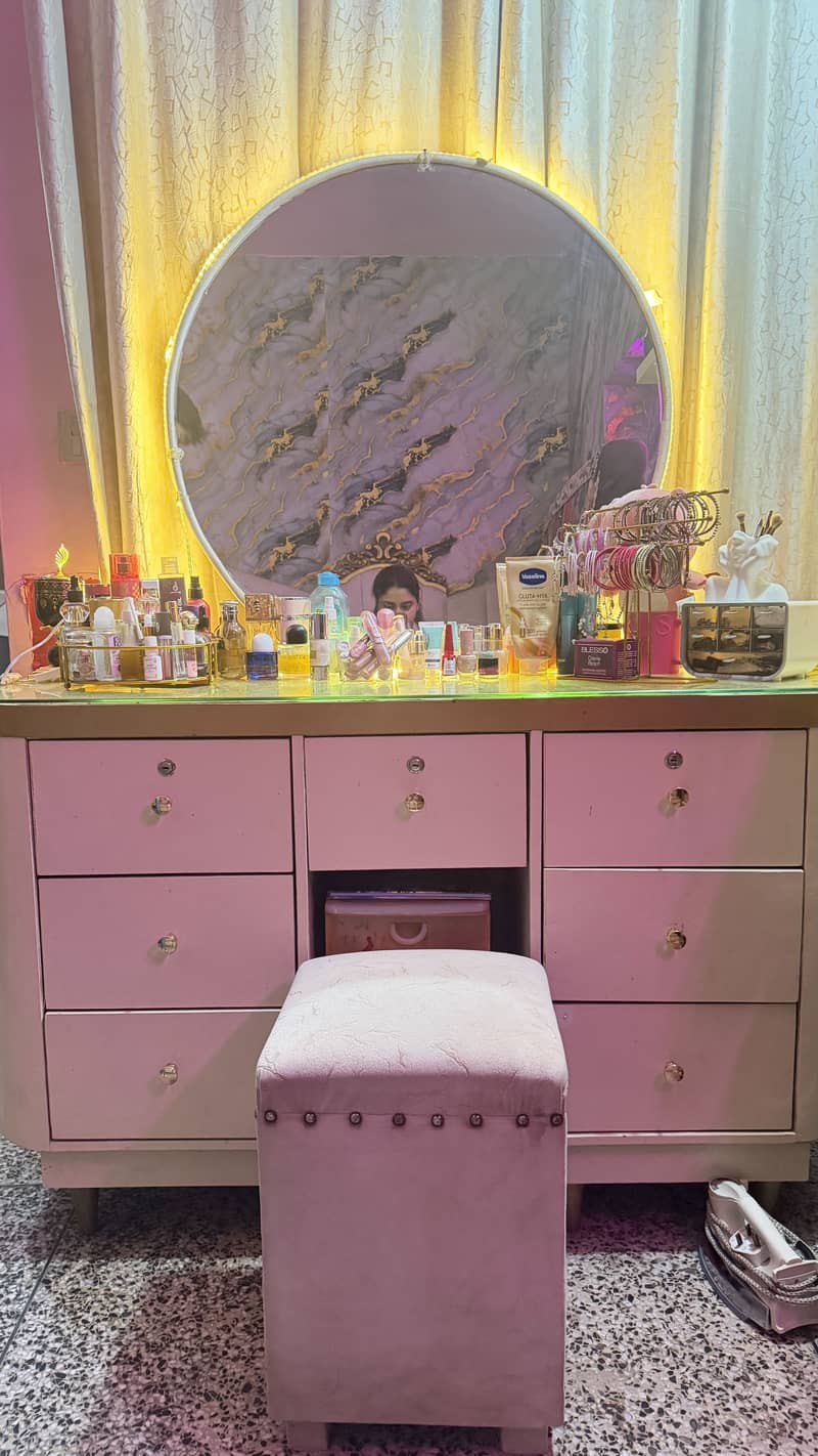 White elegant dressing table 1