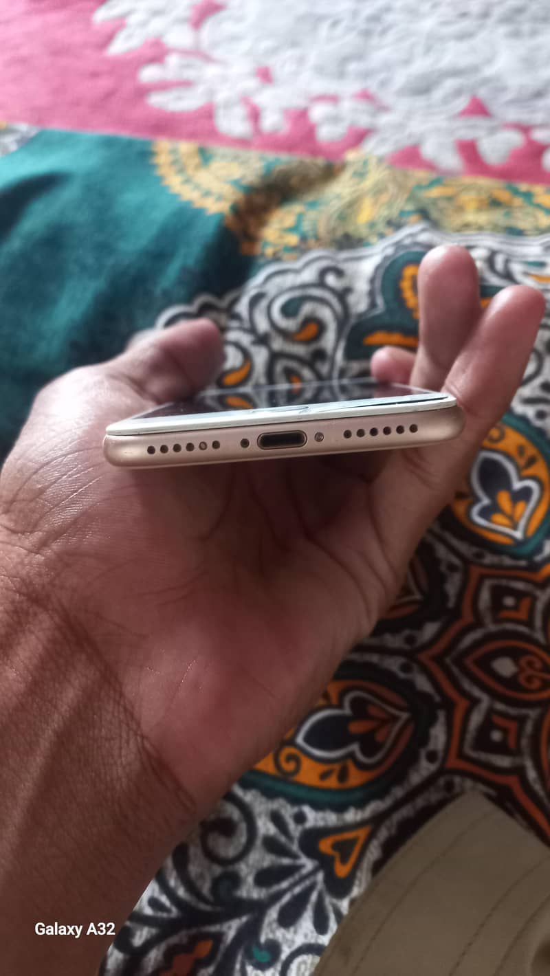 Apple iPhone 8 1