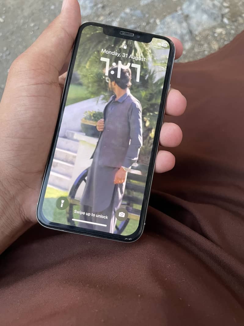 Apple iPhone X 4