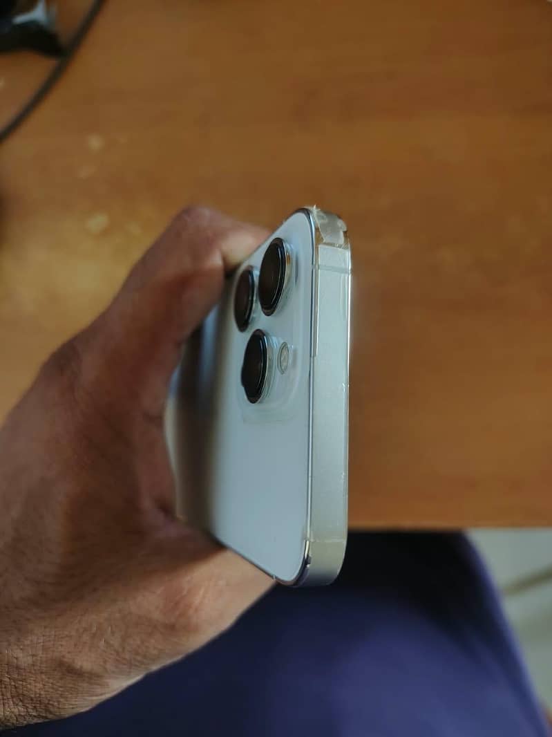 Apple iPhone 13 Pro 4