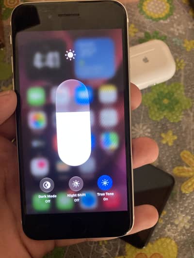 Apple iPhone SE