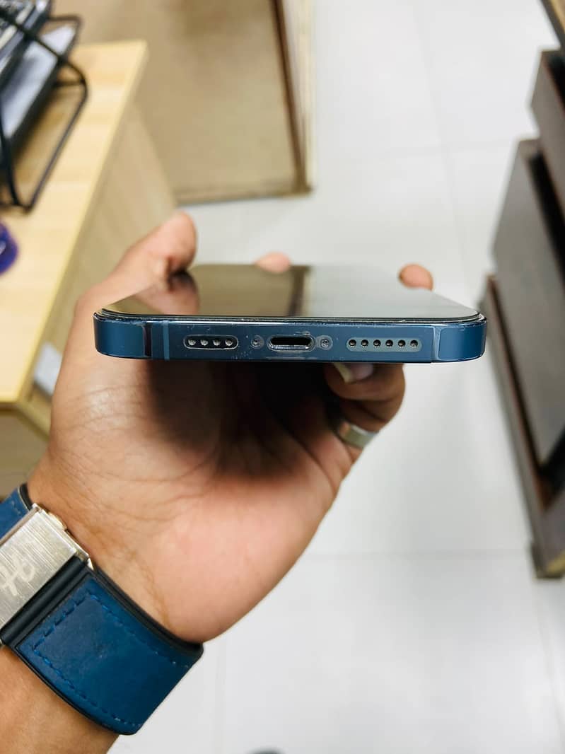 Apple iPhone 13 Pro Max 1