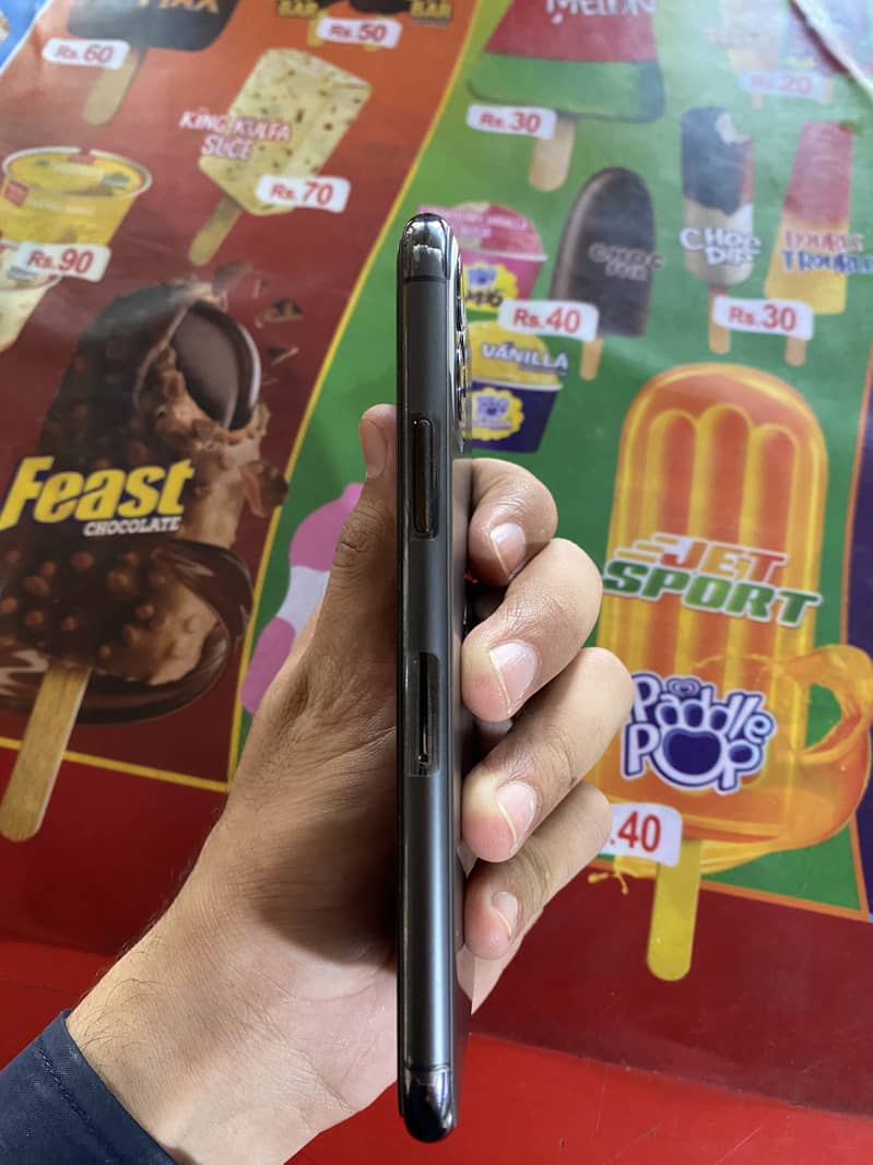 Apple iPhone 11 Pro 1