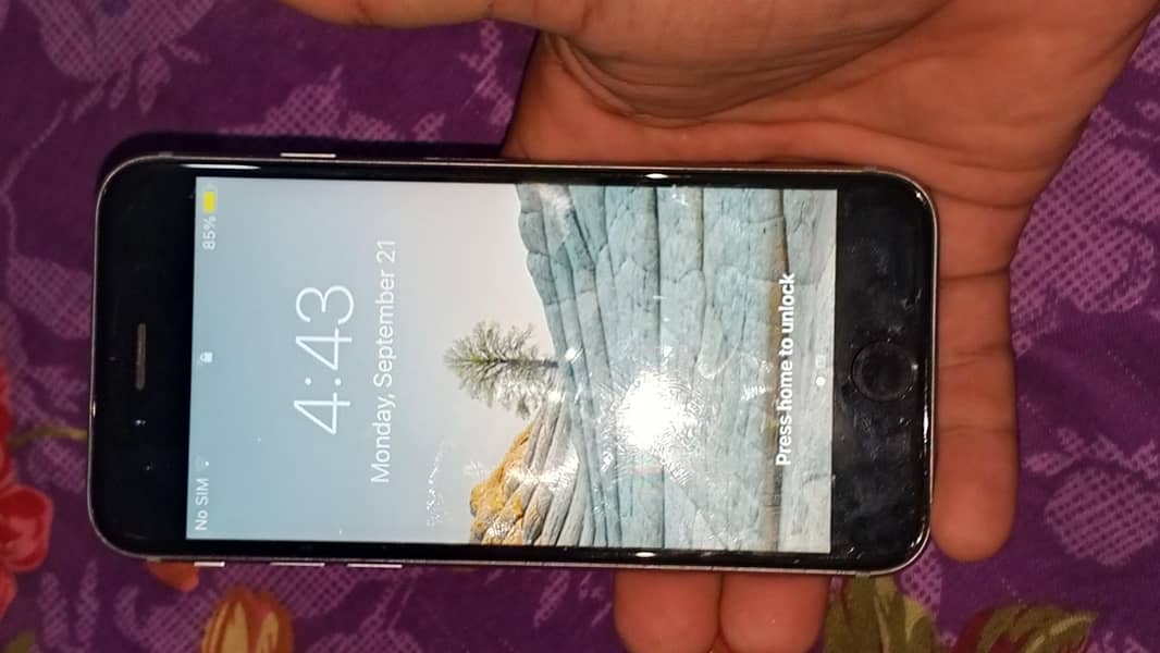 Apple iPhone 6S 4
