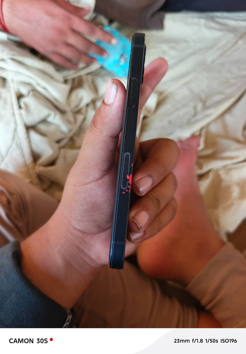 Apple iPhone 12 4