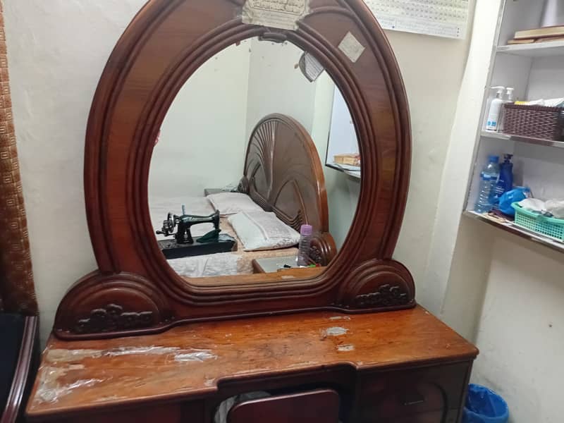 Dressing Table 4