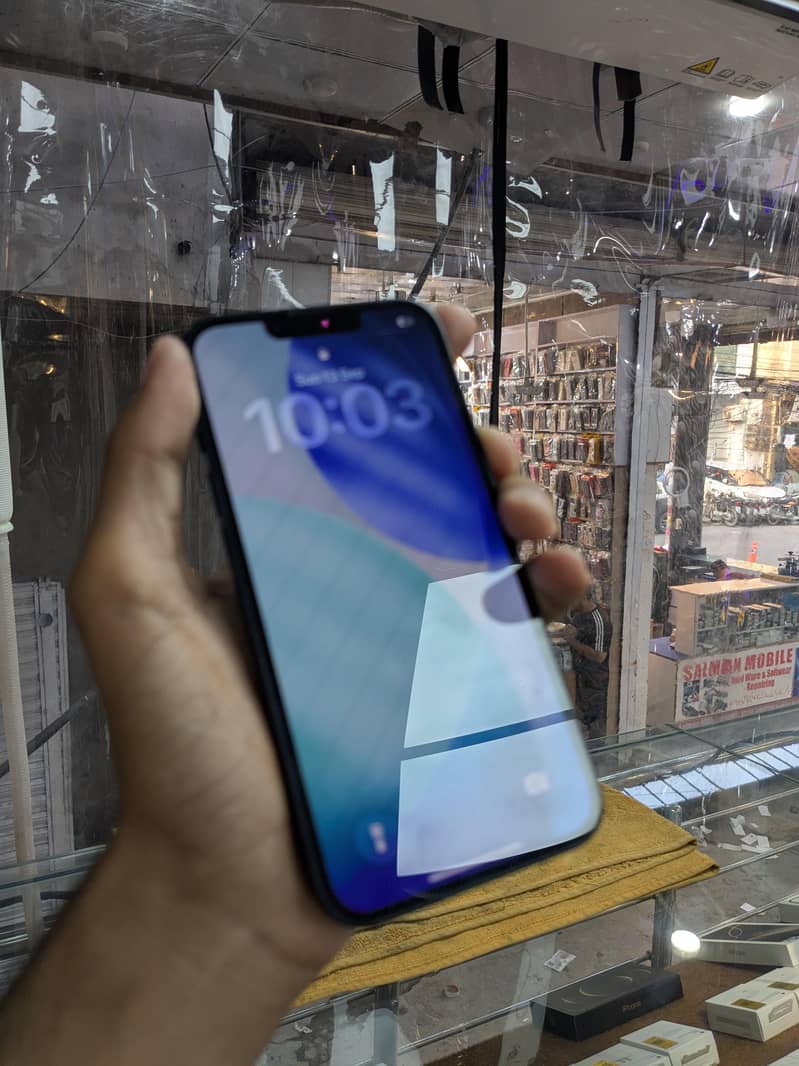 Apple iPhone 13 3