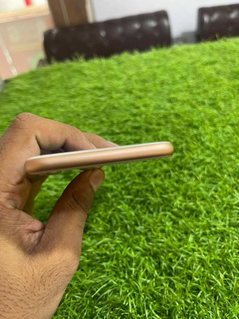 Apple iPhone 8 3