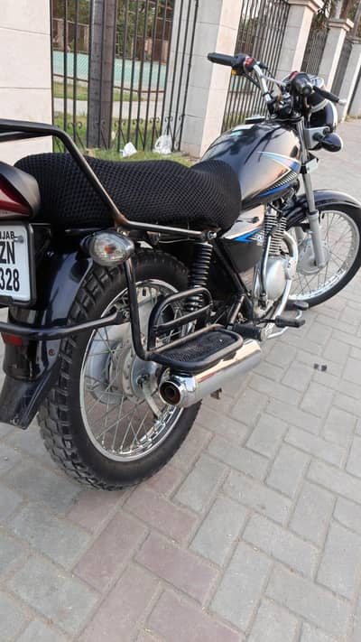 Suzuki Gs 150 black colour 10/10