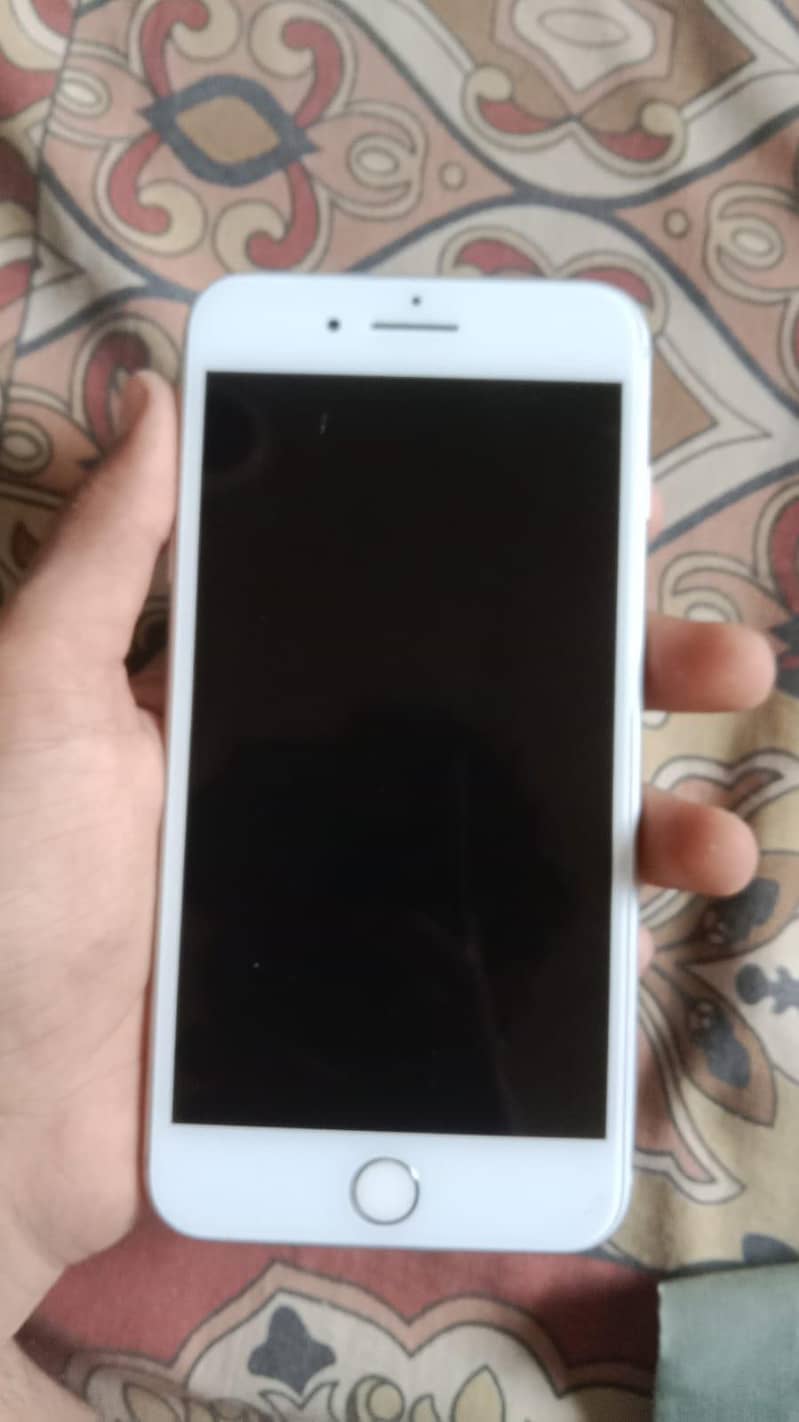 Apple iPhone 8 Plus 1