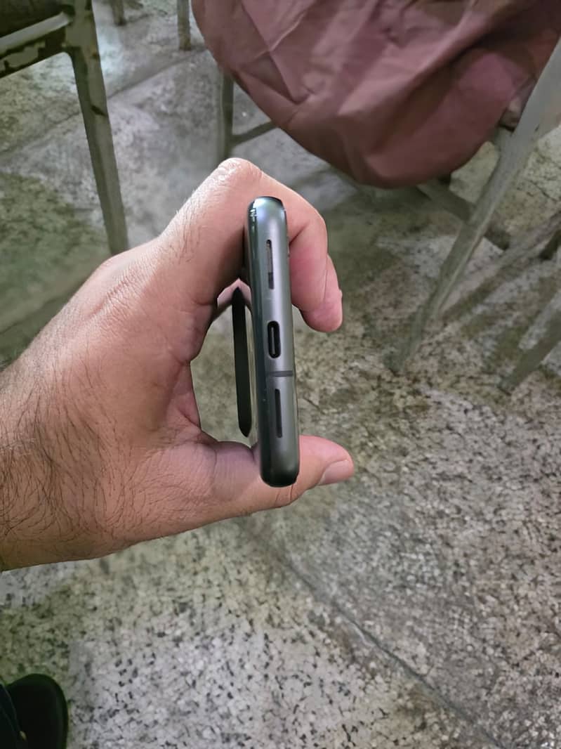 Google Pixel 8 4