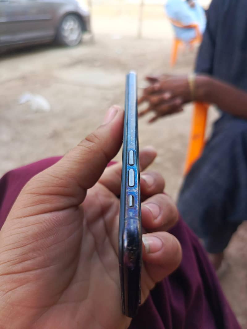 Apple iPhone X 4