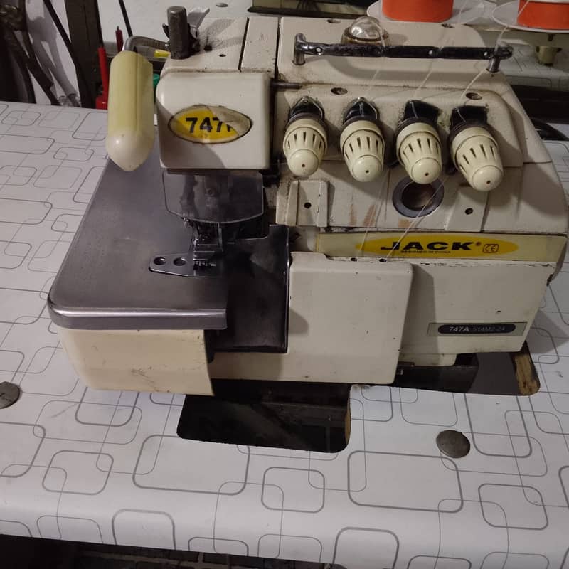 JACK 747 OVERLOCK MACHINE 2