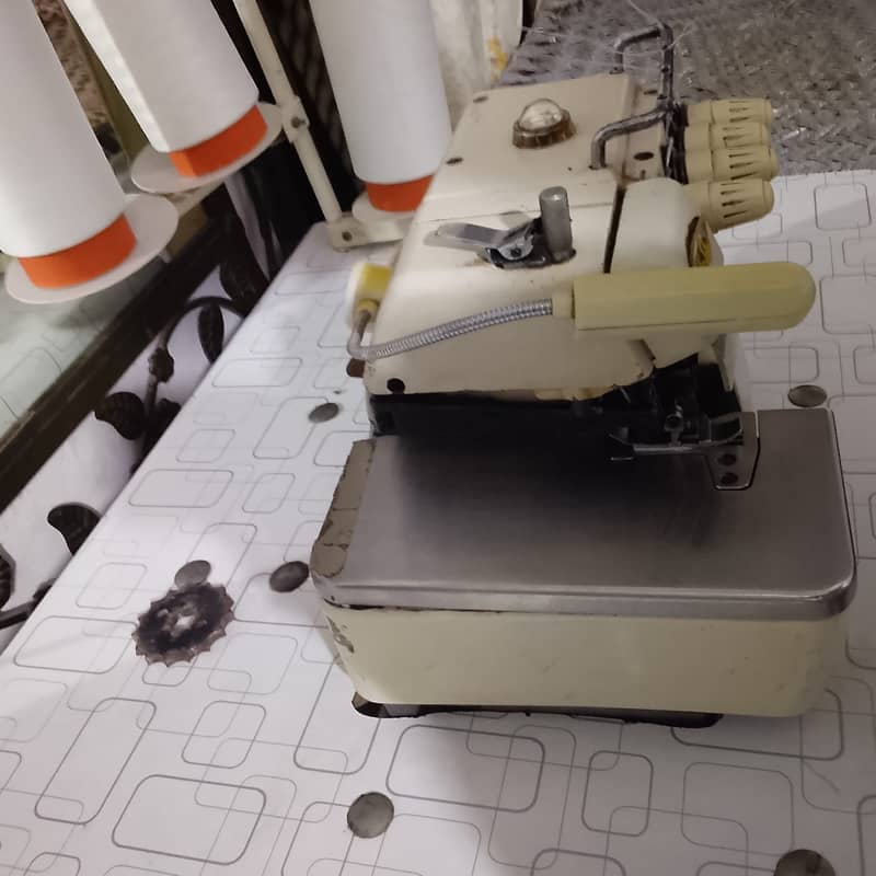 JACK 747 OVERLOCK MACHINE 3