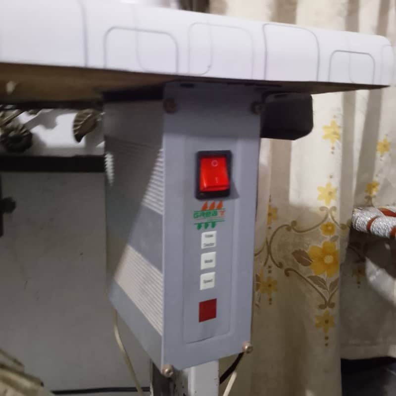 JACK 747 OVERLOCK MACHINE 5