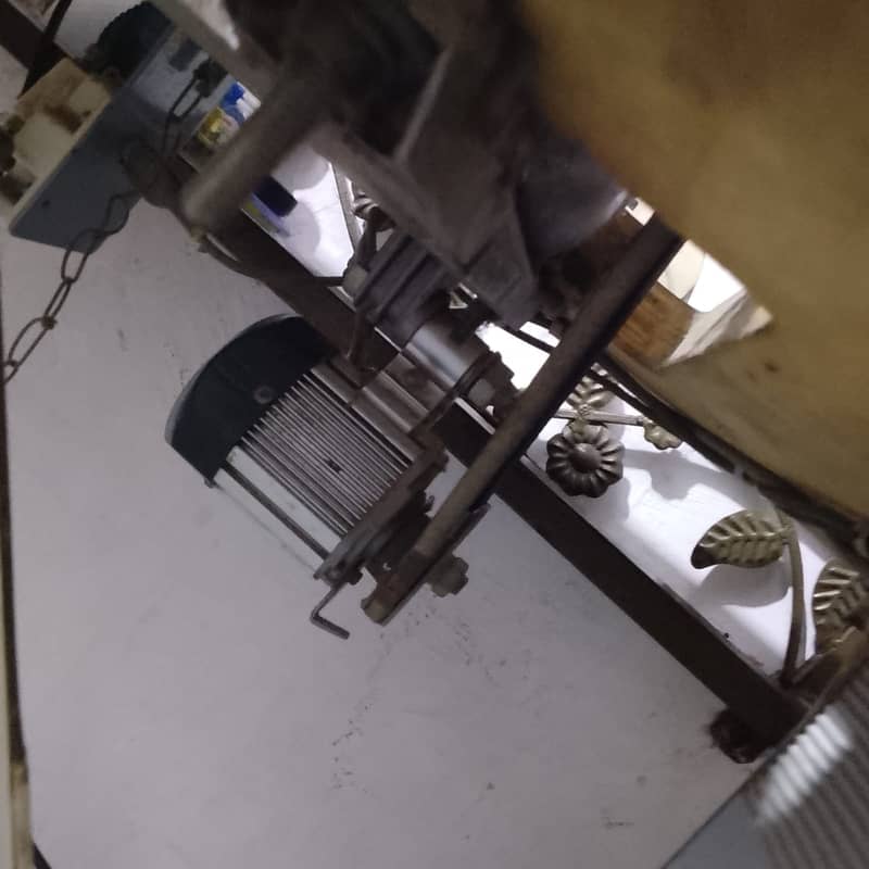 JACK 747 OVERLOCK MACHINE 6
