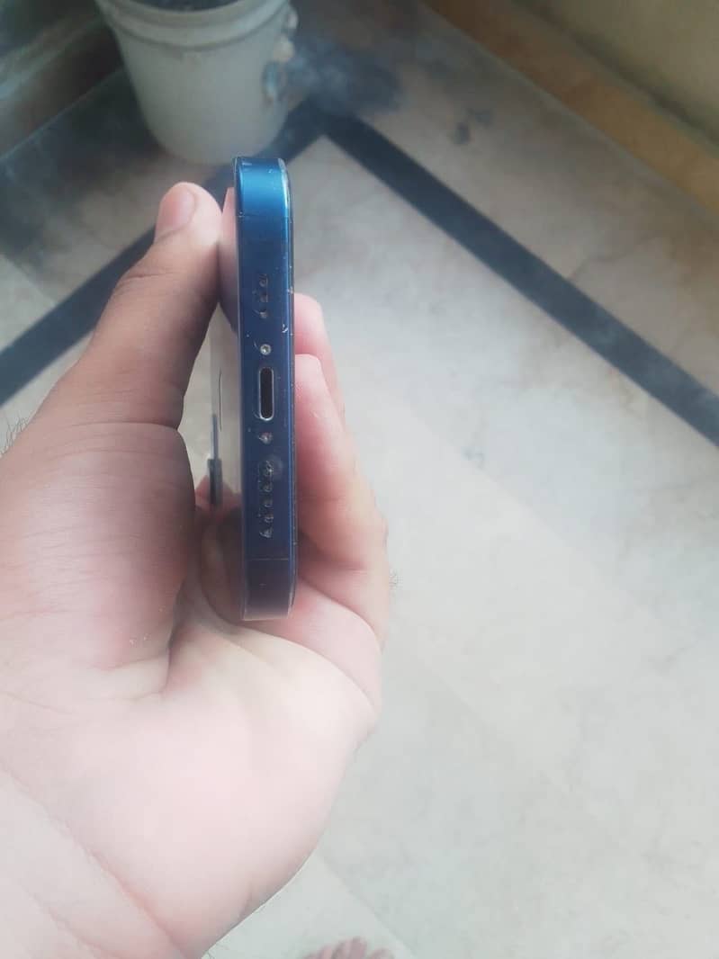 Apple iPhone 12 2