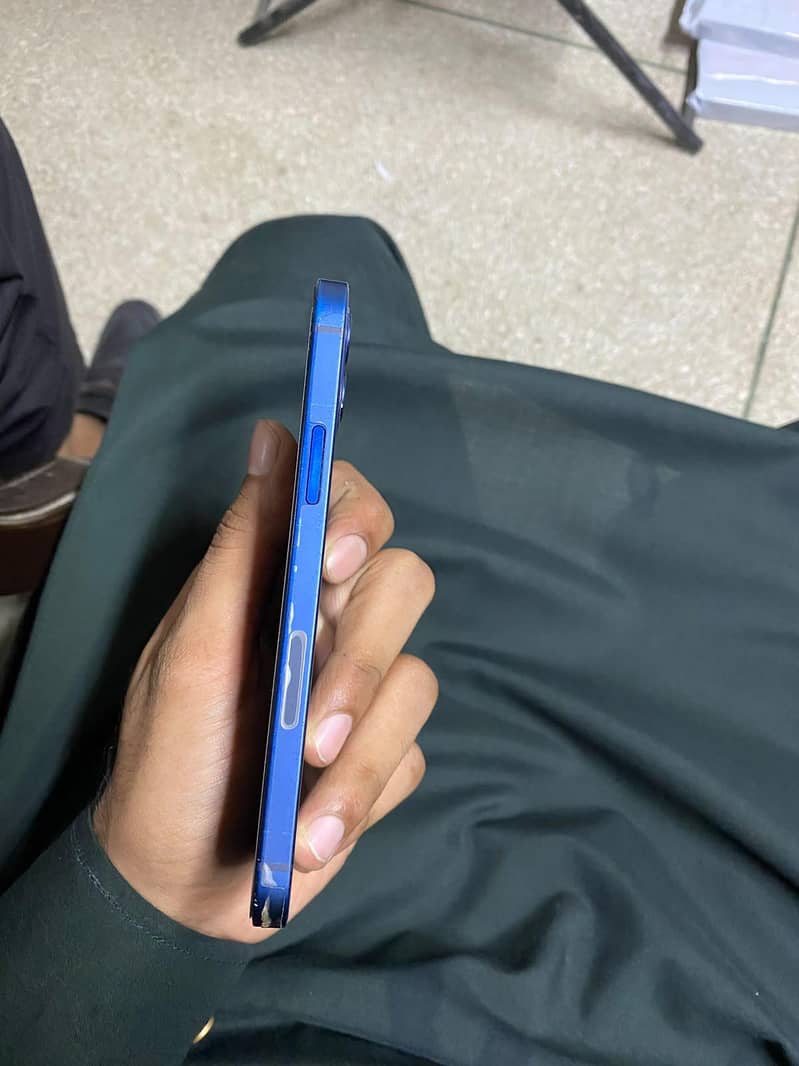 Apple iPhone 12 2