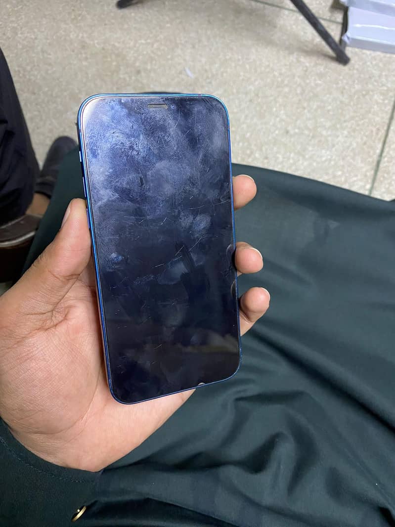 Apple iPhone 12 3