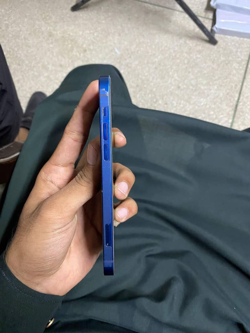 Apple iPhone 12 6
