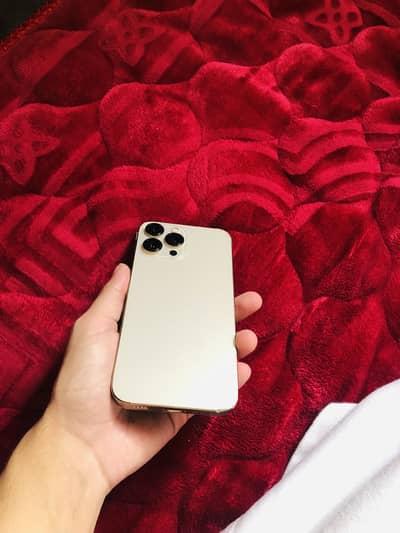 Apple iPhone 13 Pro Max golden