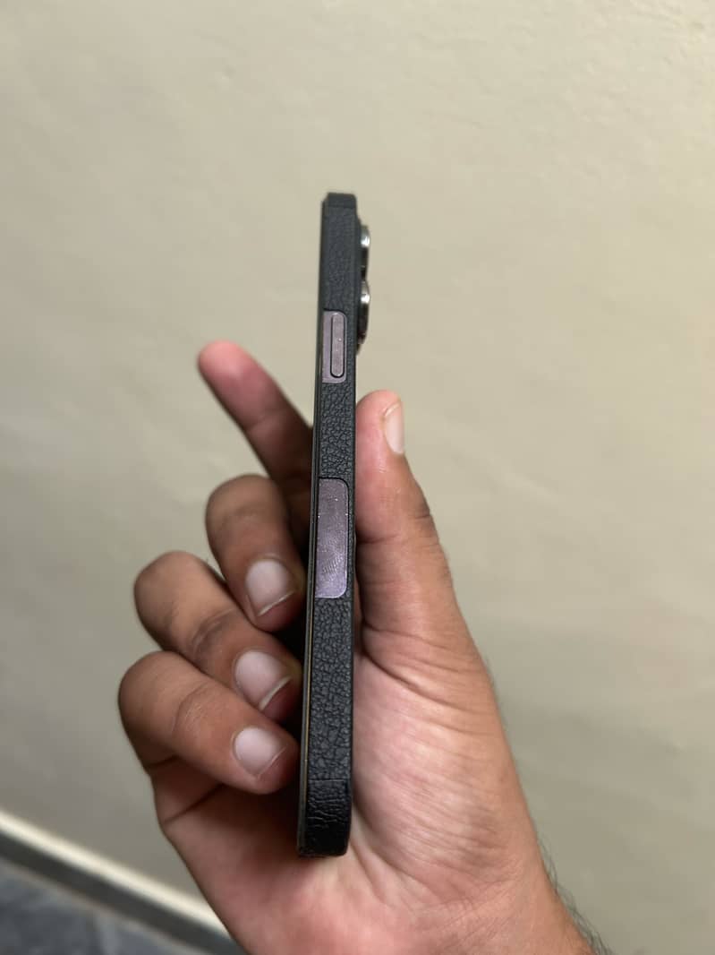 Apple iPhone 14 Pro Max 1