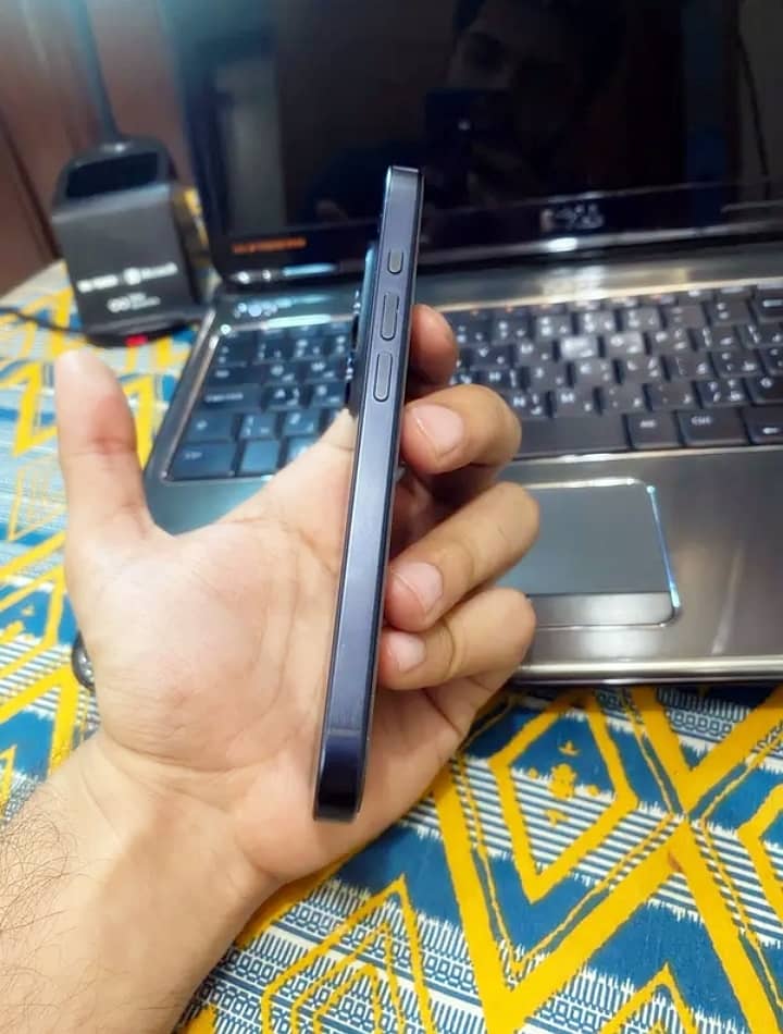 Apple iPhone 15 Pro 4