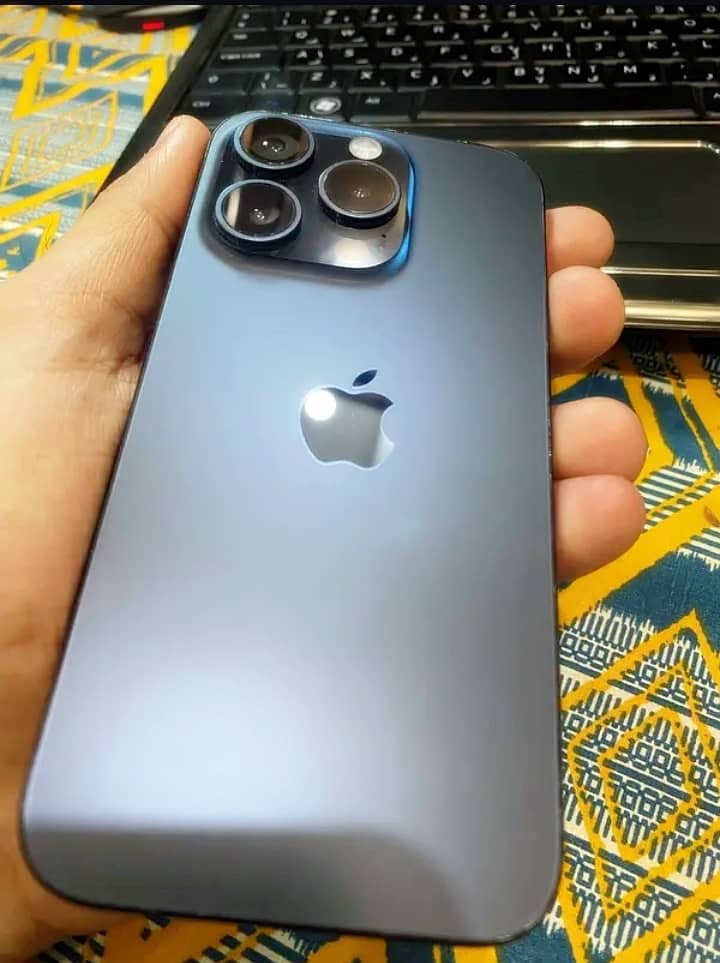 Apple iPhone 15 Pro 2